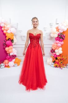 red ballgown, photo 1