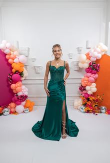 green satin fitted prom gown, photo 1